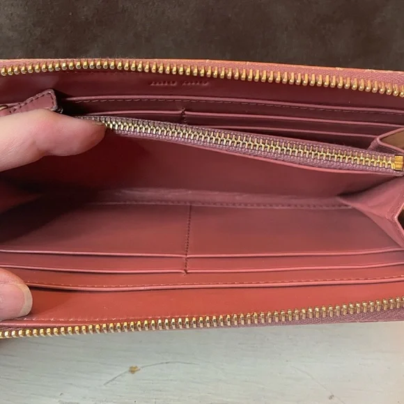 Miu Miu Croc-Embossed Leather Wallet - Pink
